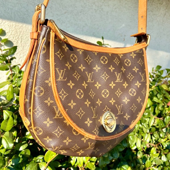 Louis Vuitton Handbags - Louis Vuitton Tulum Monogram GM Crossbody Bag Brown Leather Canvas EUC